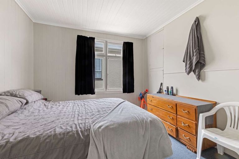 Photo of property in 32 Pendarves Street, New Plymouth, 4310