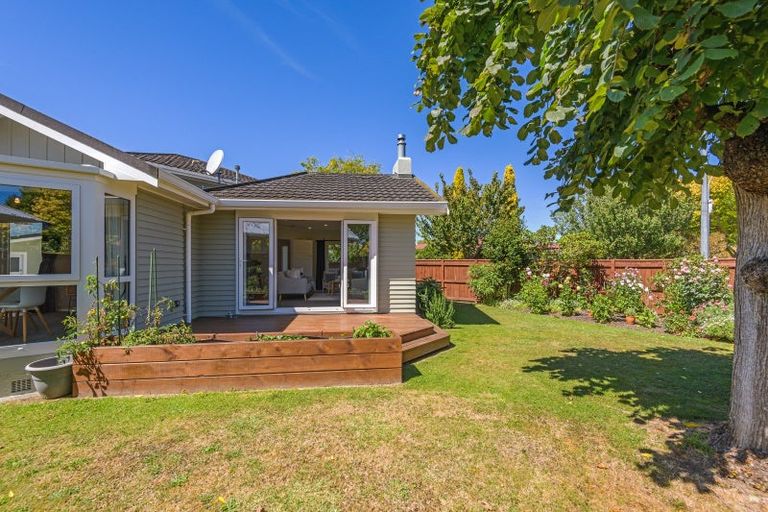 Photo of property in 1 Athlone Place, Hokowhitu, Palmerston North, 4410