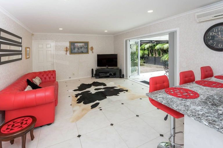 Photo of property in 16 Casabella Court, Northpark, Auckland, 2013