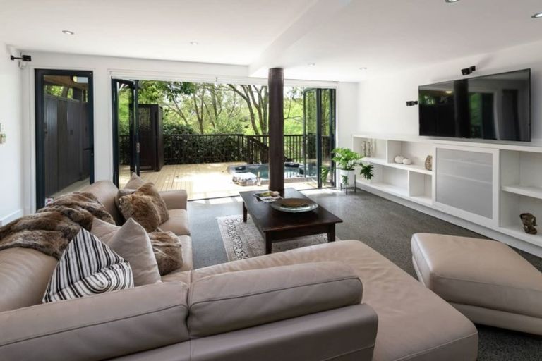 Photo of property in 21 Tanglewood Place, Cockle Bay, Auckland, 2014