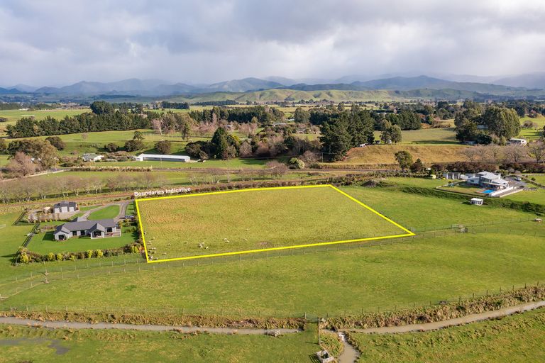 Photo of property in 64b Opaki Kaiparoro Road, Opaki, 5871