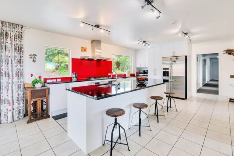 Photo of property in 69 Pipitiwai Drive, Helensville, Kaukapakapa, 0871