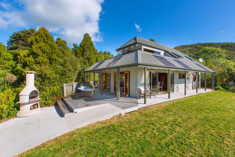 Photo of property in 39 Whaanga Road, Raglan, 3297