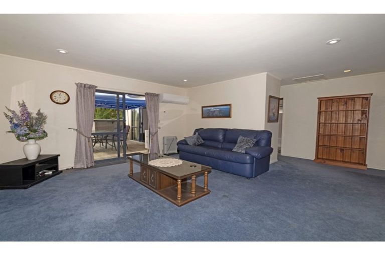 Photo of property in 13 Neta Grove, Henderson, Auckland, 0612