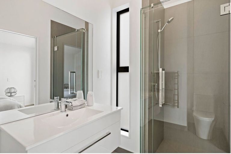 Photo of property in 27/82 East Coast Road, Milford, Auckland, 0620