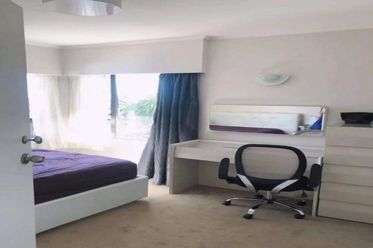 Photo of property in 2 Mellons Bay Road, Howick, Auckland, 2014