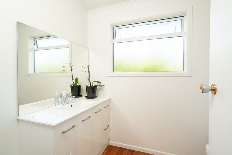 Photo of property in 6 Earle Place, Acacia Bay, Taupo, 3330