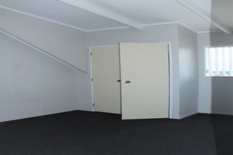 Photo of property in 2/10 Rewa Street, New Lynn, Auckland, 0600