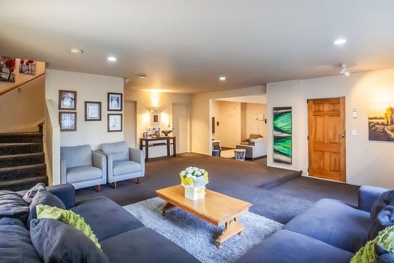 Photo of property in 98 Hill Road, The Gardens, Auckland, 2105