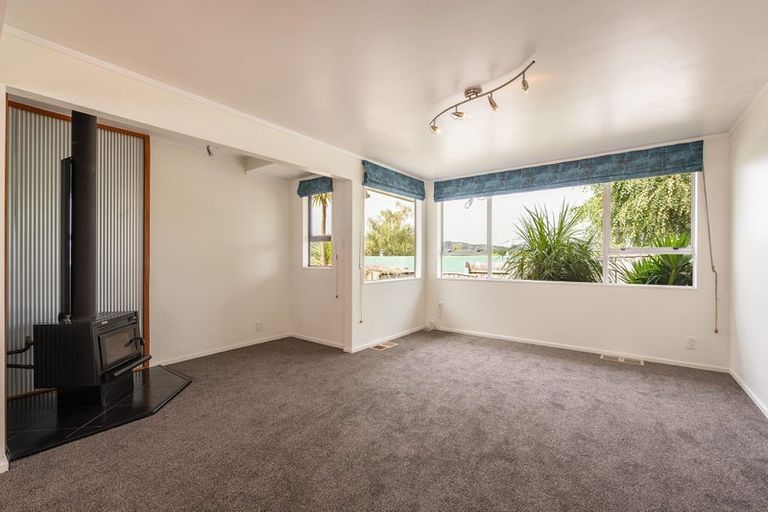 Photo of property in 37 Brightwater Crescent, Totara Park, Upper Hutt, 5018
