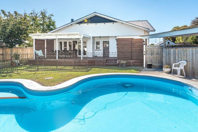 Photo of property in 9 Great North Road, Saint Johns Hill, Whanganui, 4501