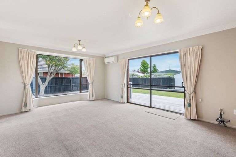 Photo of property in 6 Montclare Avenue, Ilam, Christchurch, 8041
