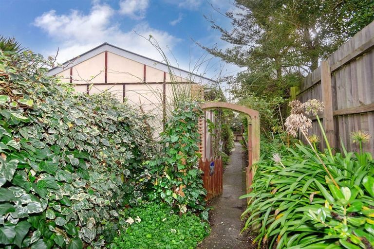 Photo of property in 2/46 Bowhill Road, New Brighton, Christchurch, 8083