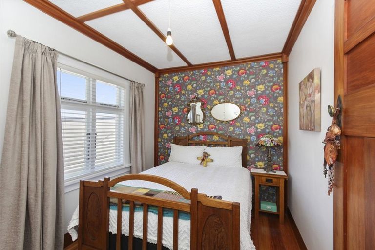 Photo of property in 15 Wallace Place, Westown, New Plymouth, 4310