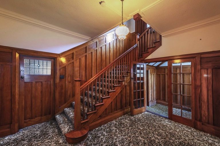 Photo of property in 9 Waiteata Road, Kelburn, Wellington, 6012