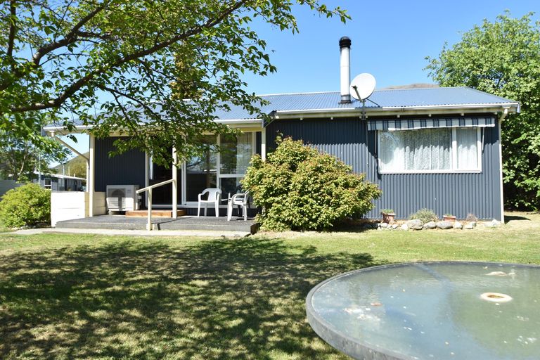 Photo of property in 2 Keene Place, Omarama, 9412