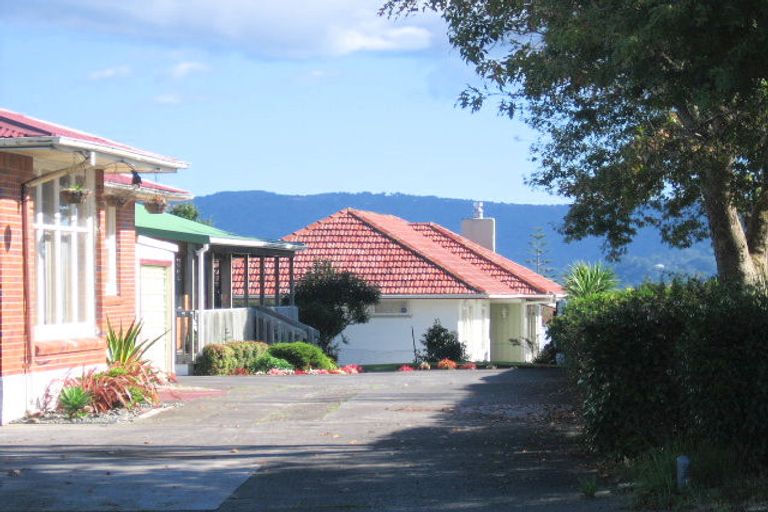 Photo of property in 182 Great North Road, Glendene, Auckland, 0612