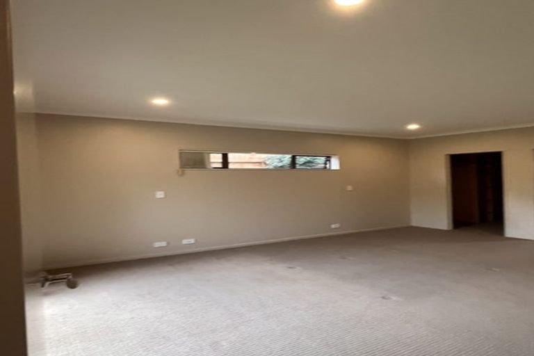 Photo of property in 8 Terrasini Drive, Flat Bush, Auckland, 2019