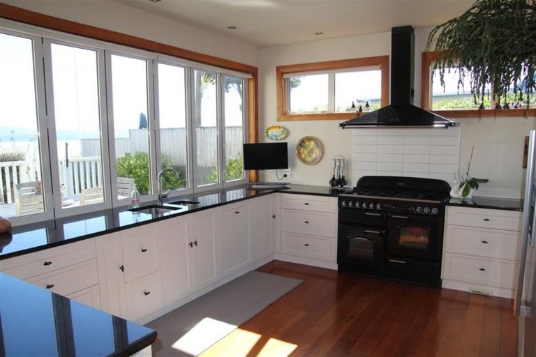 Photo of property in 7 Maire Street, Eastbourne, Lower Hutt, 5013