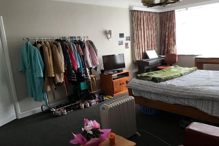 Photo of property in 104 Northland Road, Northland, Wellington, 6012