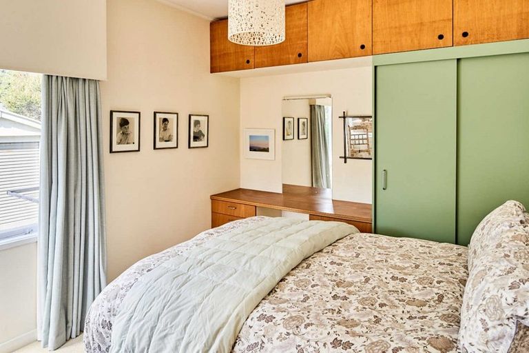 Photo of property in 143 Marine Parade, Eastbourne, Lower Hutt, 5013