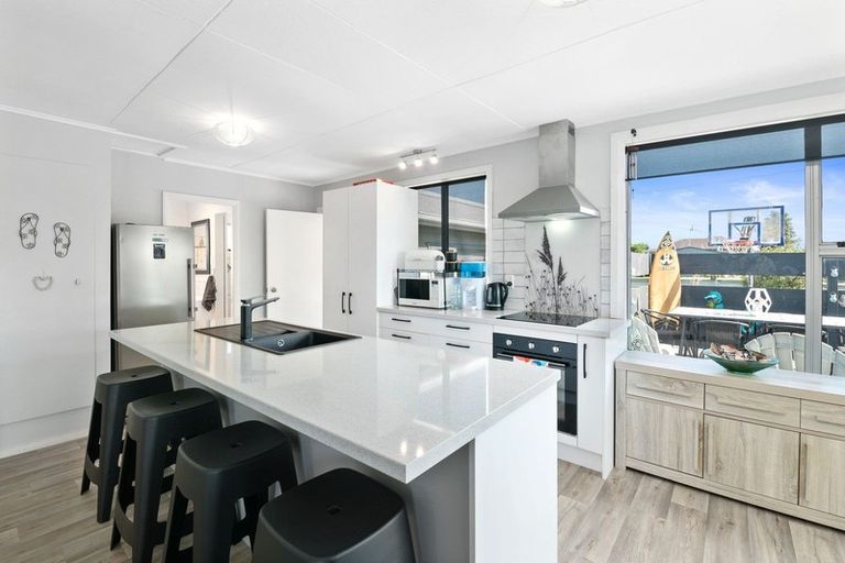 Photo of property in 8 Linklater Avenue, Foxton Beach, Foxton, 4815