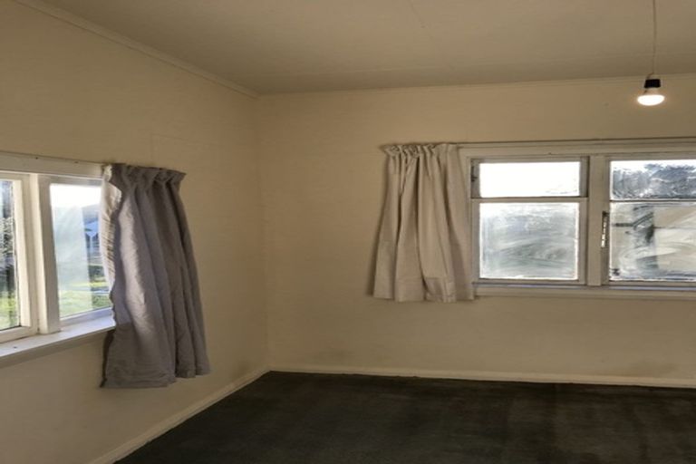 Photo of property in 16 Egmont Street, Castlecliff, Whanganui, 4501
