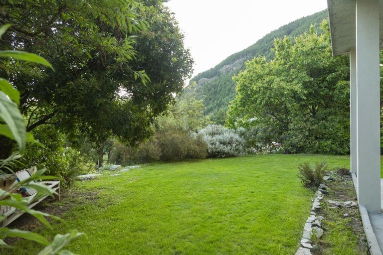 Photo of property in 20 Dart Place, Fernhill, Queenstown, 9300