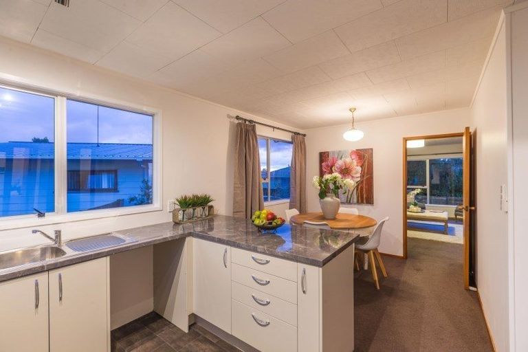 Photo of property in 28 Tomintoul Place, Highland Park, Auckland, 2010