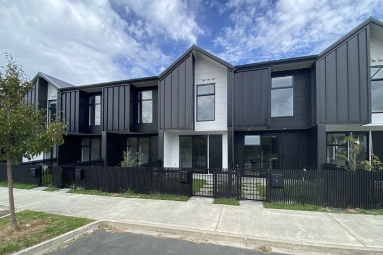 Photo of property in 6 Tuputupu Drive, Kumeu, 0810