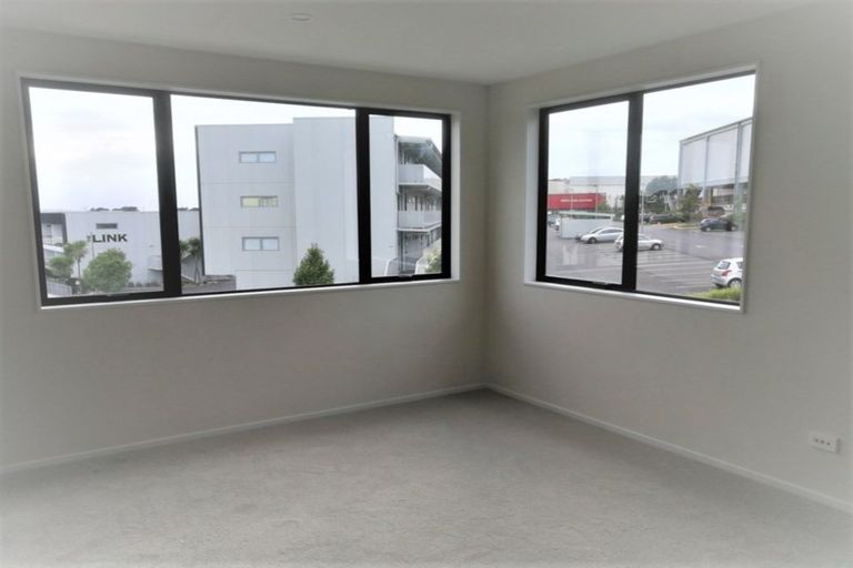 Photo of property in 72 Seafarer Crescent, Stanmore Bay, Whangaparaoa, 0932