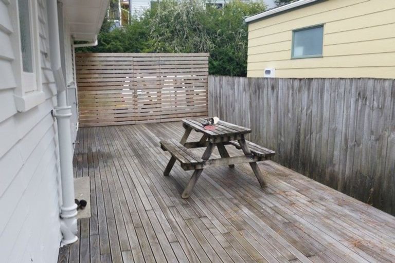 Photo of property in 1/22 Woodstock Road, Forrest Hill, Auckland, 0620