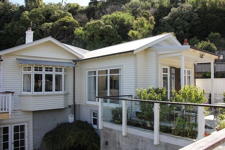 Photo of property in 90 Awa Road, Seatoun, Wellington, 6022