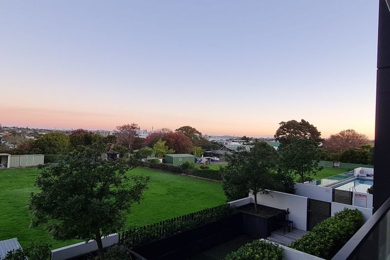 Photo of property in Frank Sargeson Apts, 106/80 Anzac Street, Takapuna, Auckland, 0622