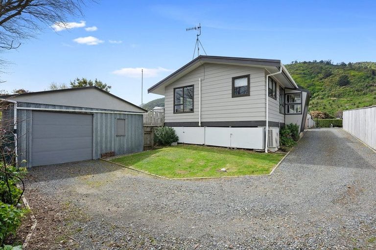 Photo of property in 24a He Awa Crescent, Waikanae, 5036