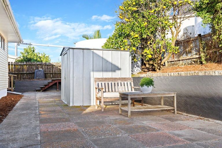 Photo of property in 18 Harbour View Road, Leigh, 0985