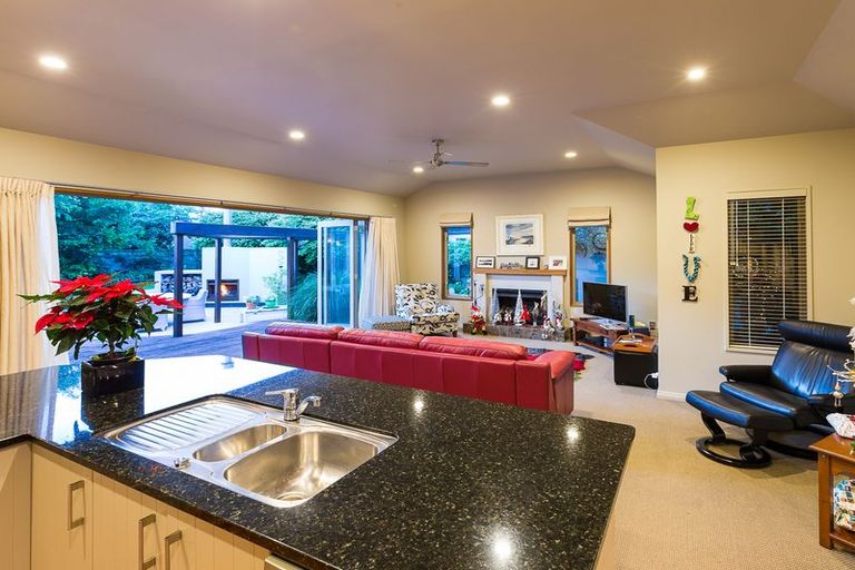 Photo of property in 2 Pastoral Lane, Hokowhitu, Palmerston North, 4410
