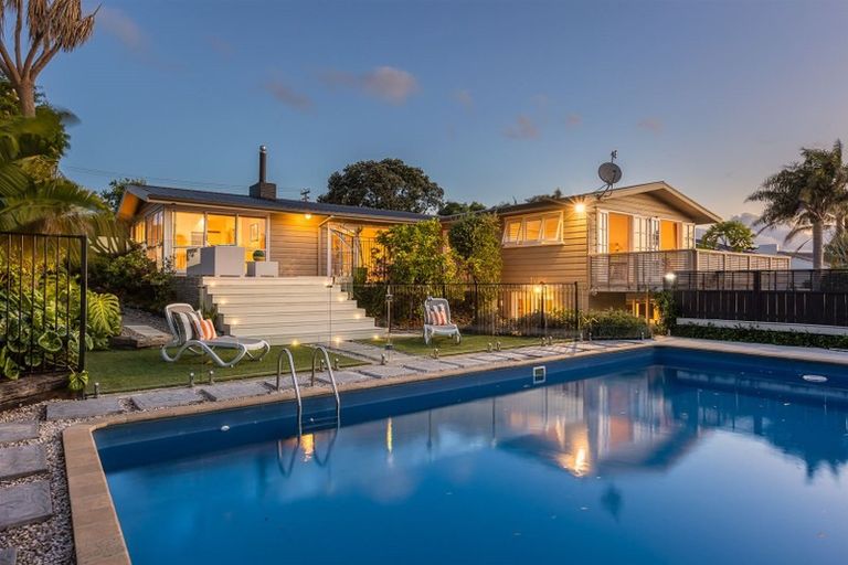 Photo of property in 74 Bleakhouse Road, Howick, Auckland, 2014