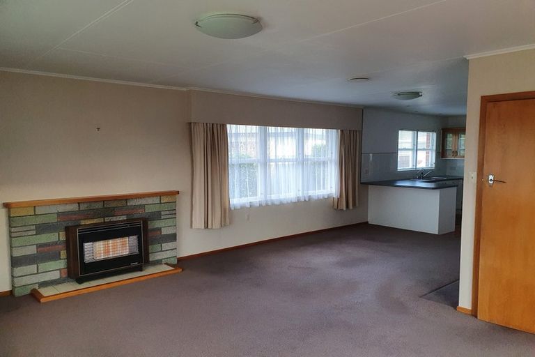 Photo of property in 1 Reid Avenue, Hawera, 4610