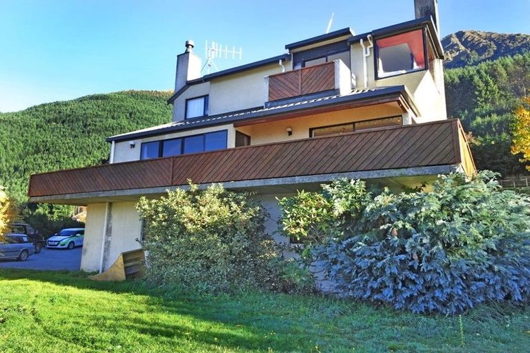 Photo of property in 20 Lochy Road, Fernhill, Queenstown, 9300