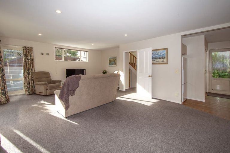 Photo of property in 98a Warren Crescent, Hillmorton, Christchurch, 8025