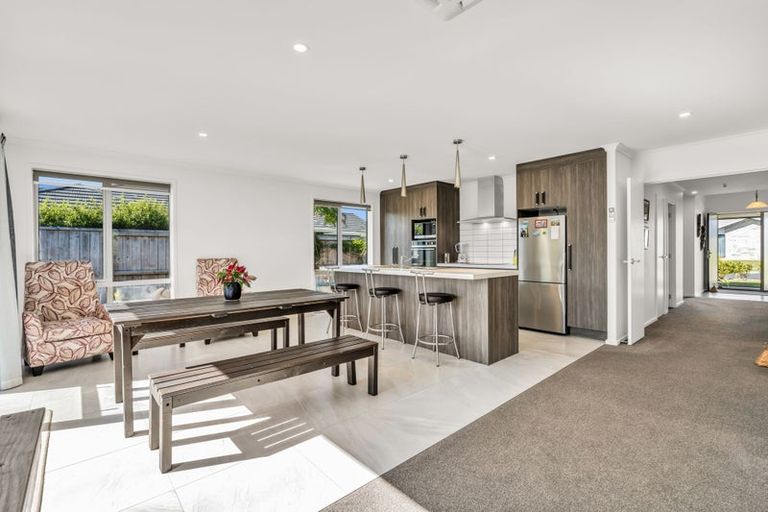 Photo of property in 11 Kaurinui Crescent, One Tree Point, 0118