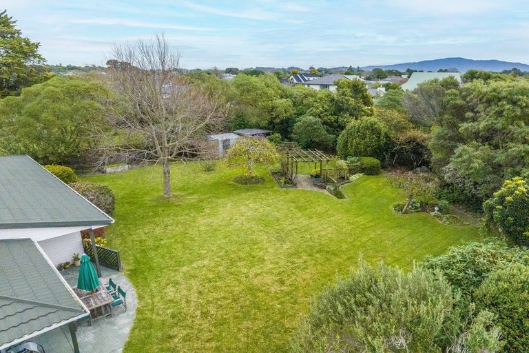 Photo of property in 29 Cranbrook Grove, Waikanae, 5036