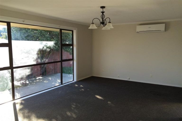Photo of property in 61 Dickson Crescent, Hornby, Christchurch, 8042