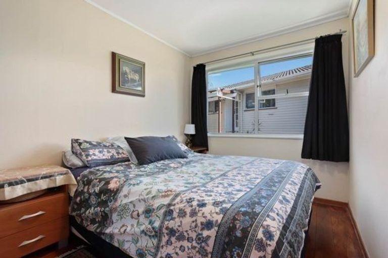 Photo of property in 106 Farquhar Road, Glendene, Auckland, 0602