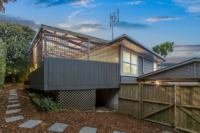 Photo of property in 2/32a Sunnynook Road, Sunnynook, Auckland, 0620