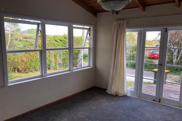 Photo of property in 44 Seymour Road, Sunnyvale, Auckland, 0612