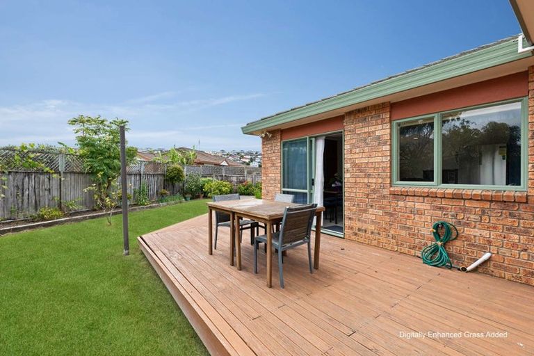 Photo of property in 18 Liddesdale Place, Papakura, 2110