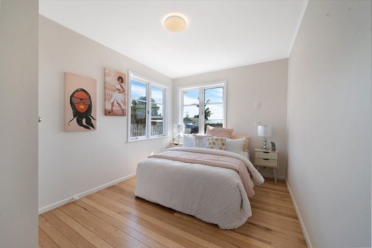 Photo of property in 48a Beaubank Road, Kelston, Auckland, 0602