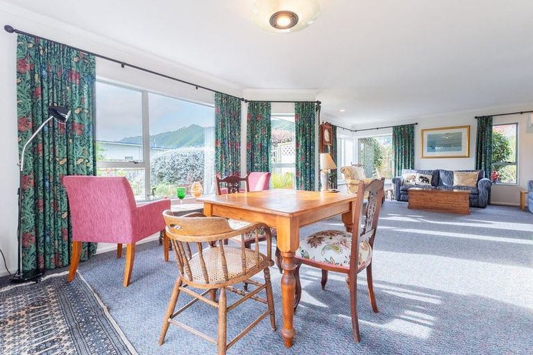 Photo of property in 29 Cranbrook Grove, Waikanae, 5036